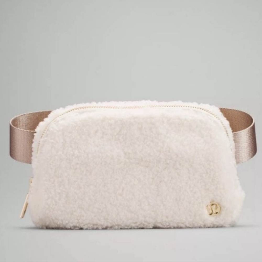 Lululemon Everywhere fleece bag
